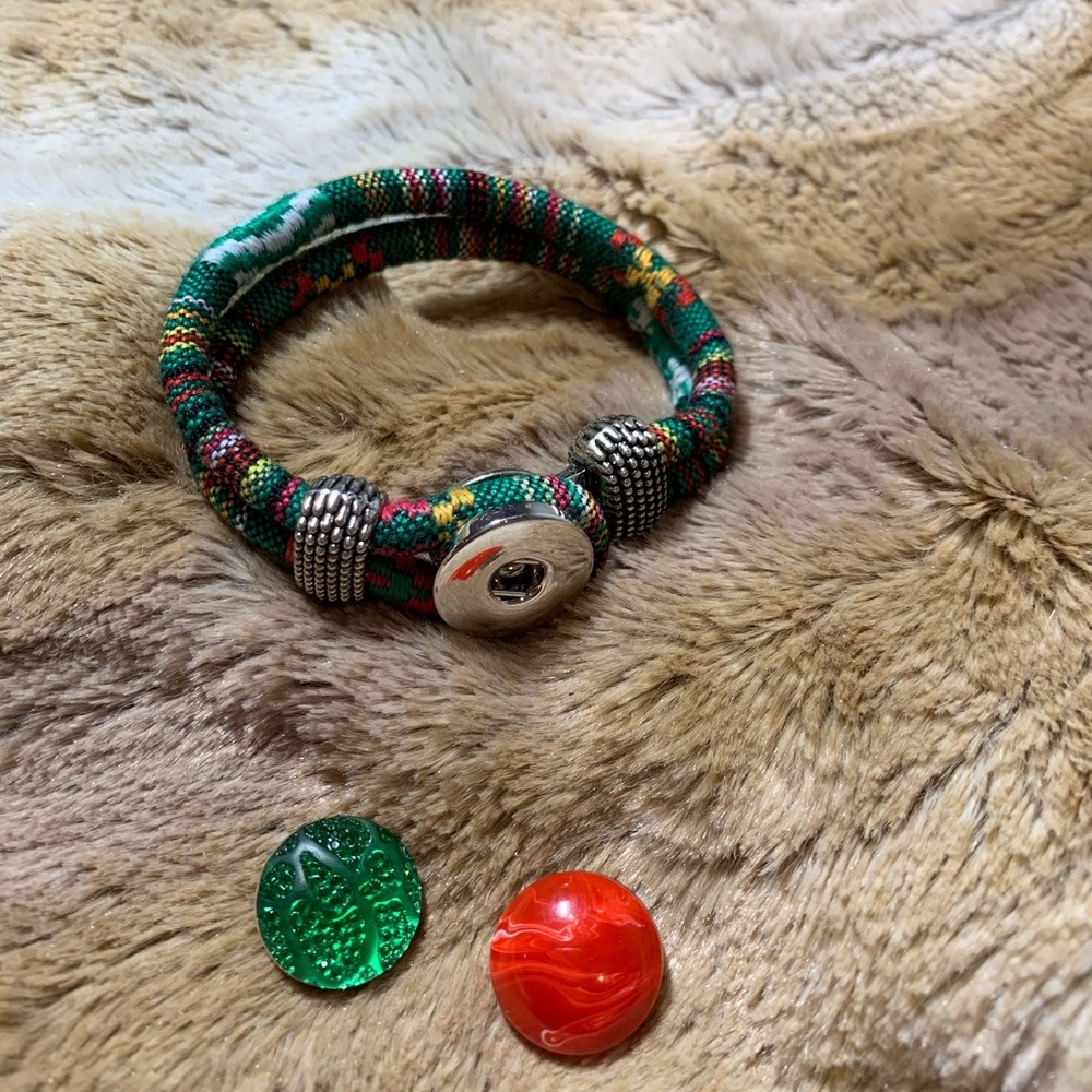 Tapestry Snap Bracelet and 2 Snaps